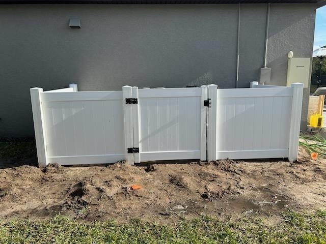 4' H White PVC Privacy - Photo 1