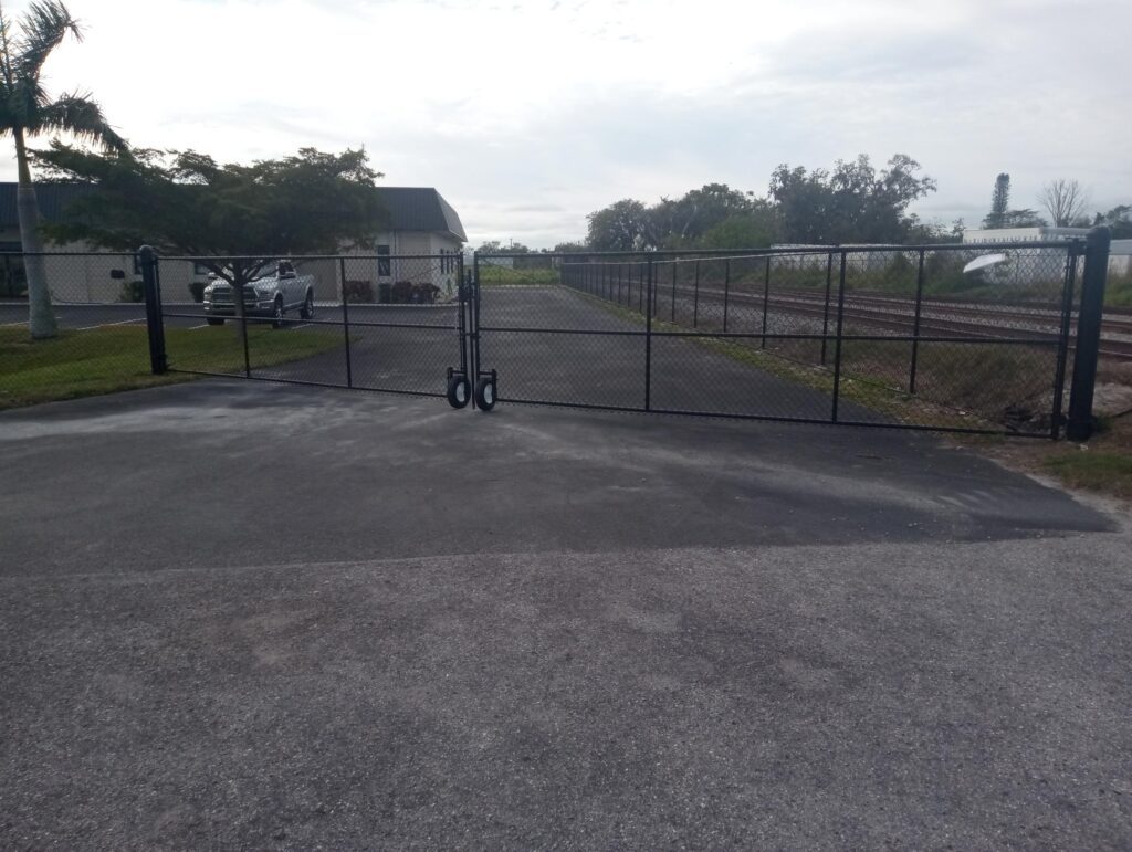 6' H Black Chain Link - Photo 1