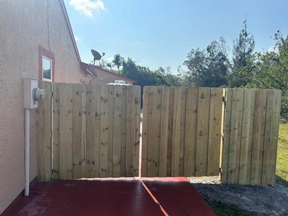 6' Board on Board + Privacy