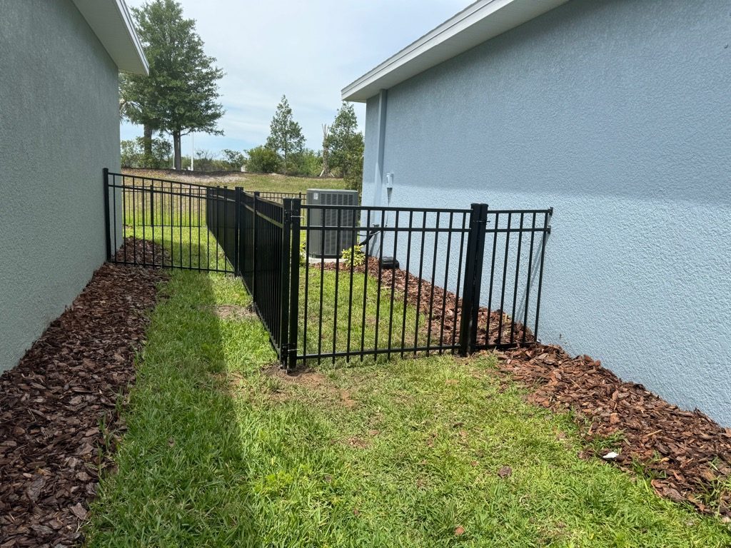 4' & 6' 3-Rail + Privacy