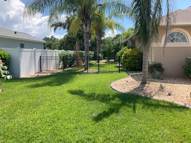 4' H Black Aluminum 3-Rail - Photo 1