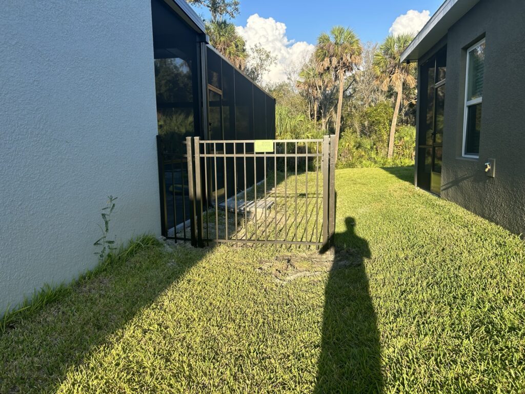 4' H Bronze Aluminum 3-Rail - Photo 1