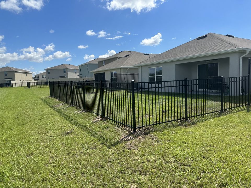 6' H Black Aluminum 3-Rail & 4' H Black Aluminum 3-Rail - Photo 1