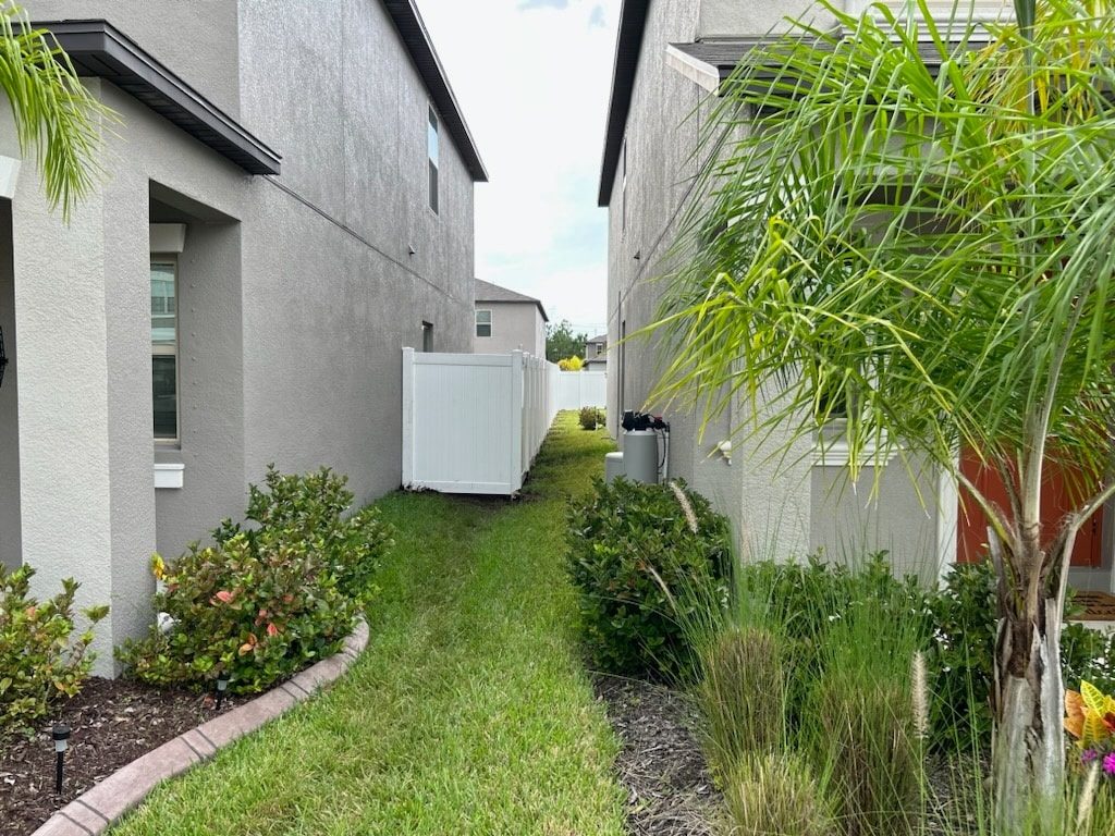 6' H White PVC Privacy - Photo 1