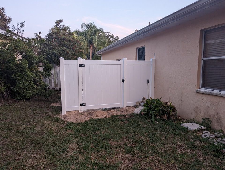 6' H White PVC Privacy - Photo 1