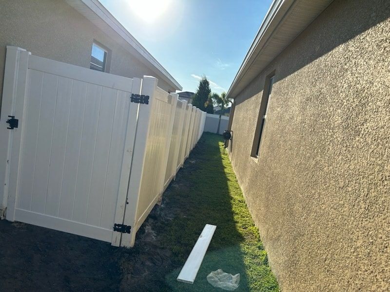 6' H White PVC Privacy - Photo 1