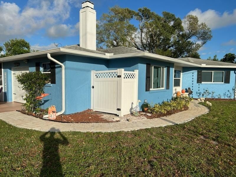 6' H (5+1) White PVC Privacy + Lattice - Photo 1