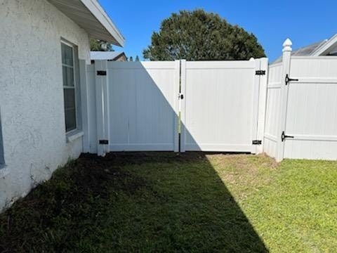 6' H White PVC Privacy - Photo 1