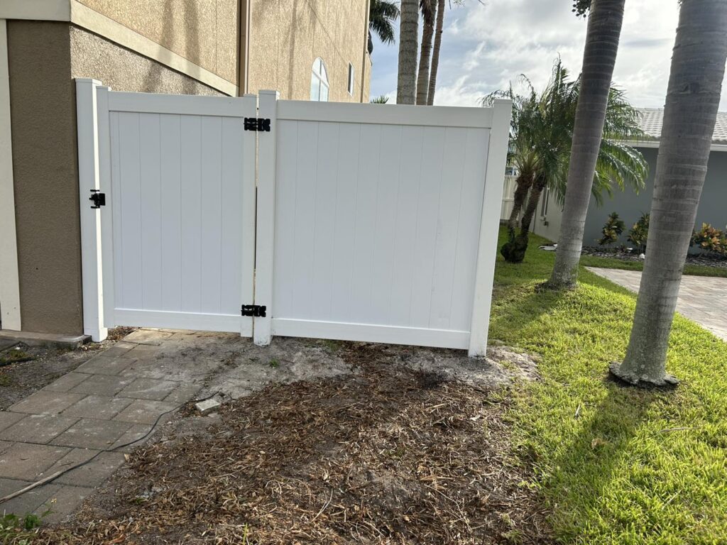 6' H White PVC Privacy - Photo 1