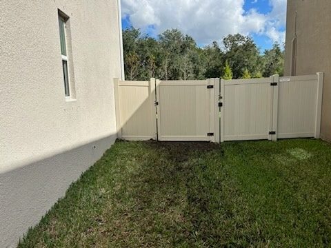 6' H Tan PVC Privacy & 4' H Black Aluminum 3-Rail - Photo 1