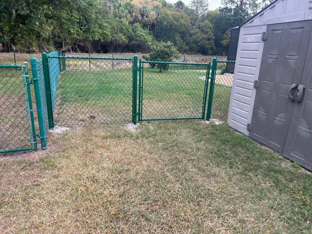 6' H White PVC Privacy & 4' H Green Chain Link - Photo 1
