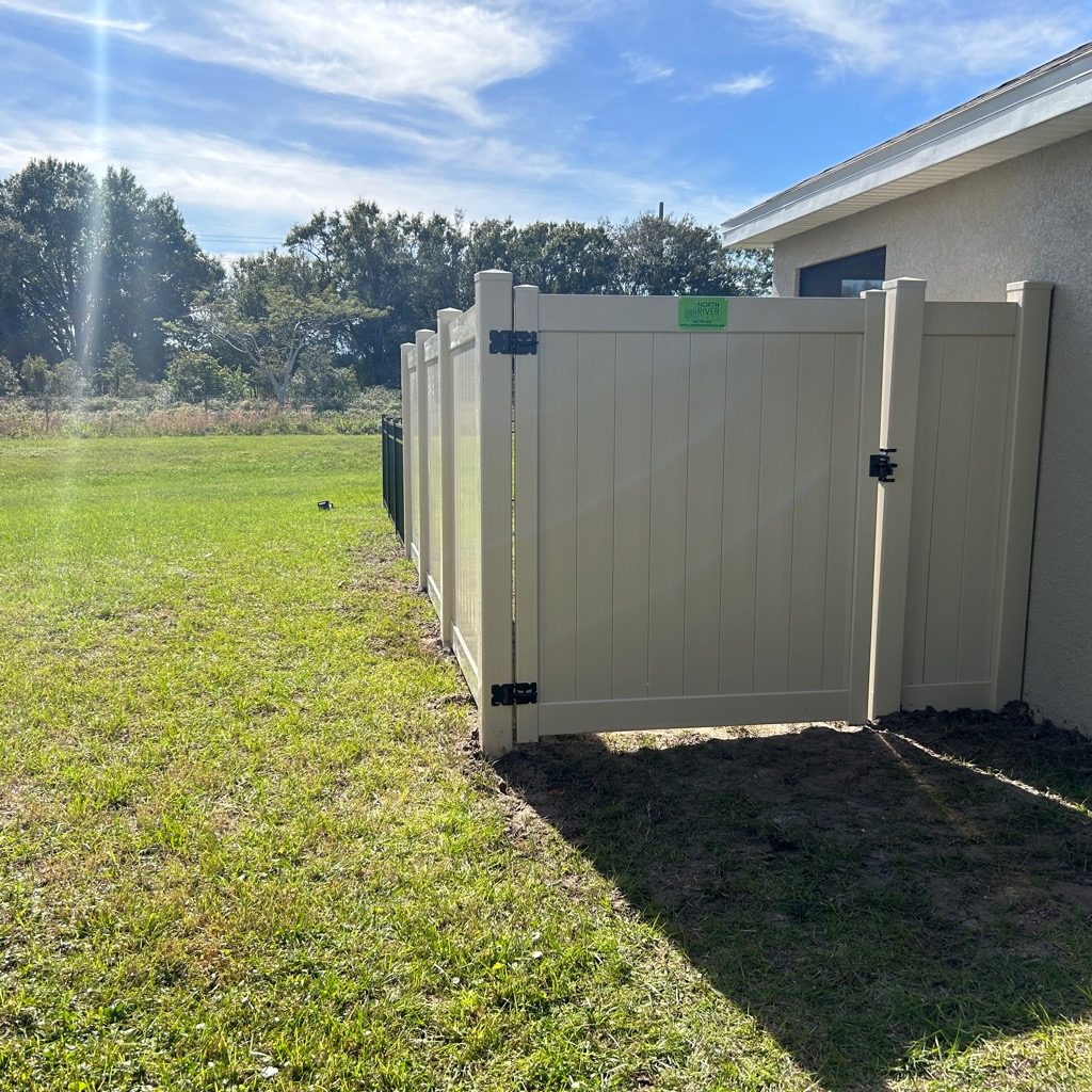 6' H Tan PVC Privacy & 4' H Black Aluminu, 3-Rail - Photo 1