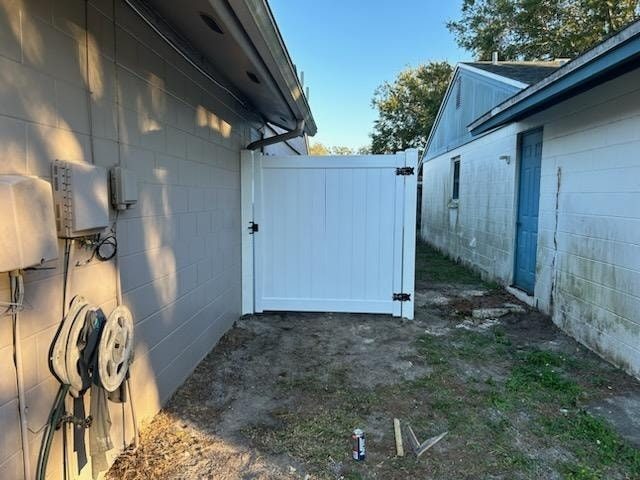 6' H White PVC Privacy - Photo 1