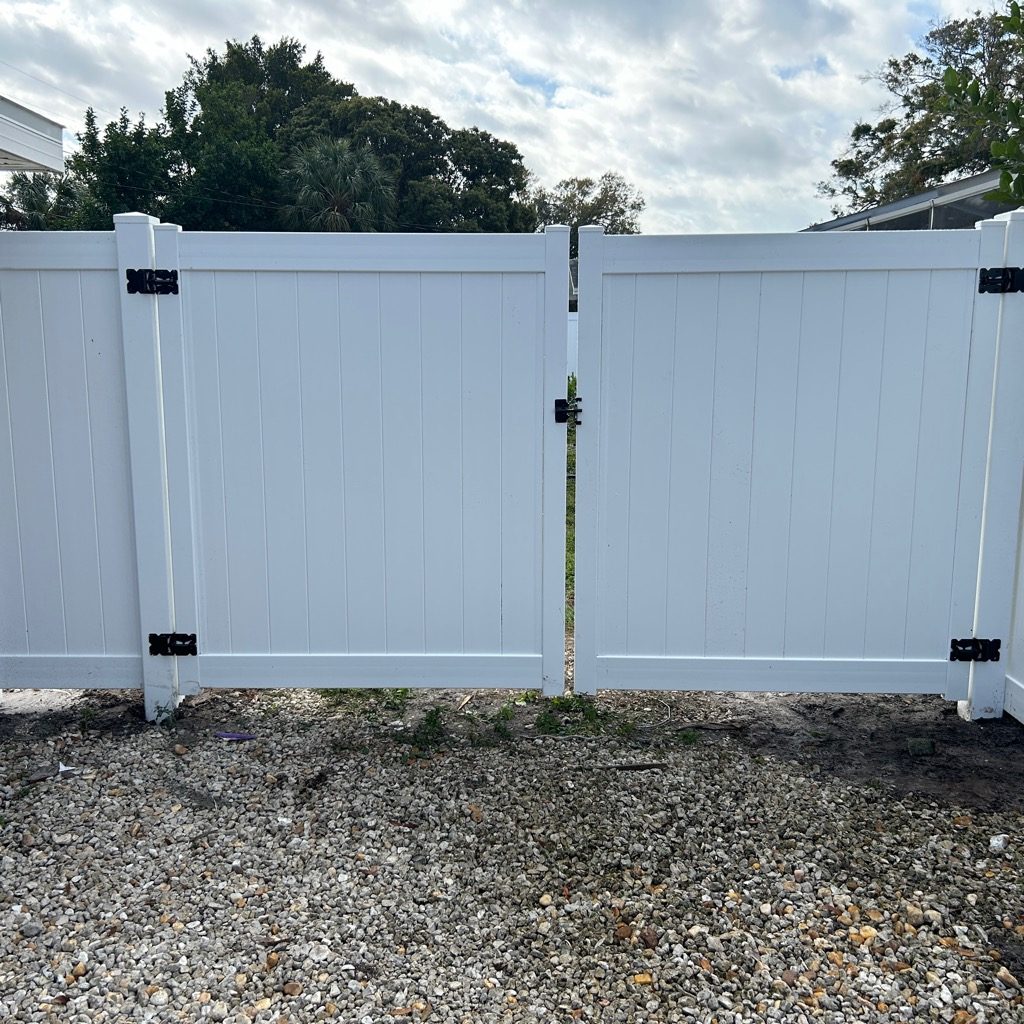 6' H White PVC Privacy - Photo 1